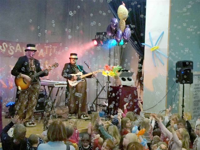 These Soap Bubbles last for several minutes, thanks' to our special fluid!