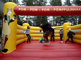 Rontti pomppii pomppulinnassa!