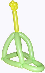 Lippis kukalla / Skärmmössa med blomma / Peaked cap with flower